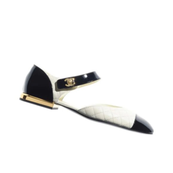 Chanel Interlocking CC Logo Leather Flats - Picture 3 of 9